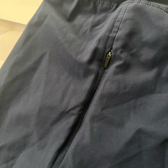 Hurley Women’s Navy Workout Shorts - Large - Picture 4 of 4